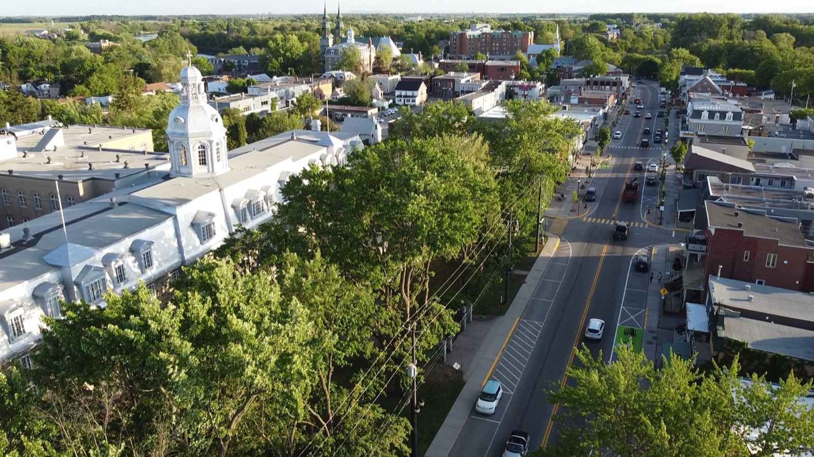 Vue aérienne du centre-ville historique de L'Assomption