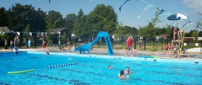 Piscine et parc municipal
